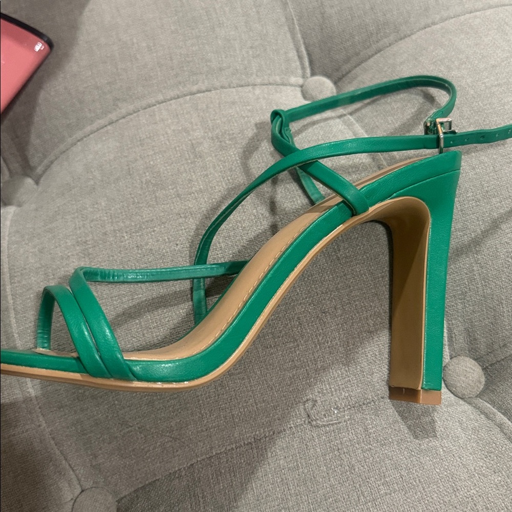 Express Vibrant Green Strappy Sandals - Picture 2 of 3